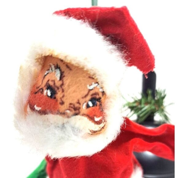 Vintage 1971 Annalee Mobilitee Santa in Front of a Pot Belly Stove - Picture 2 of 9